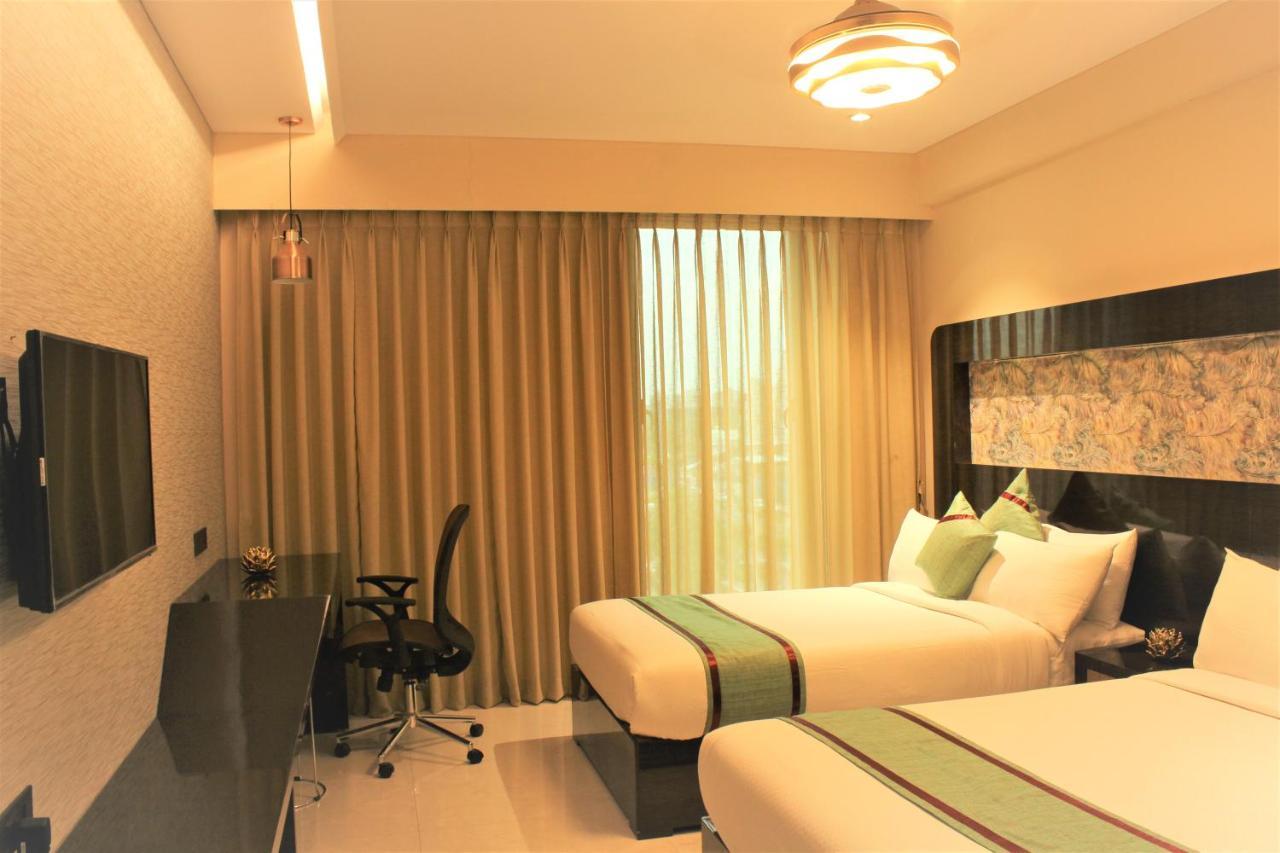 Zip By Spree Hotels Surate Extérieur photo