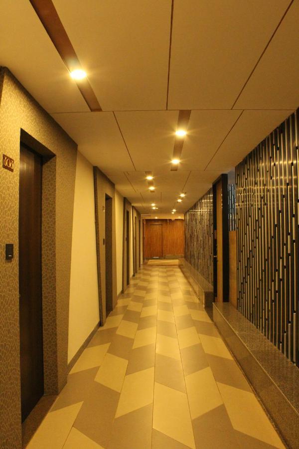 Zip By Spree Hotels Surate Extérieur photo
