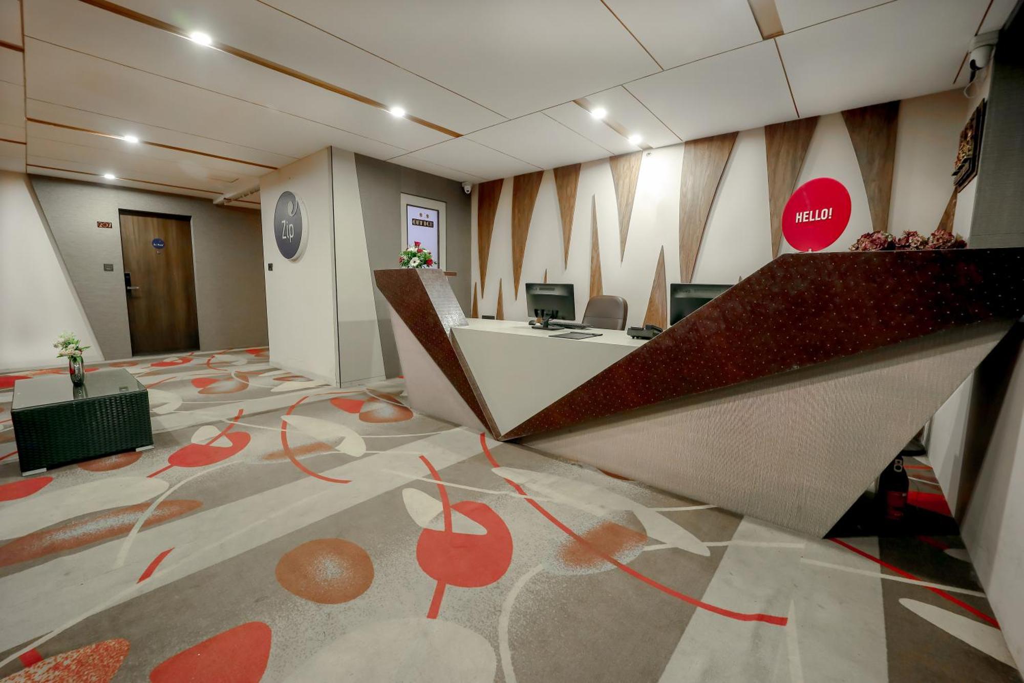 Zip By Spree Hotels Surate Extérieur photo