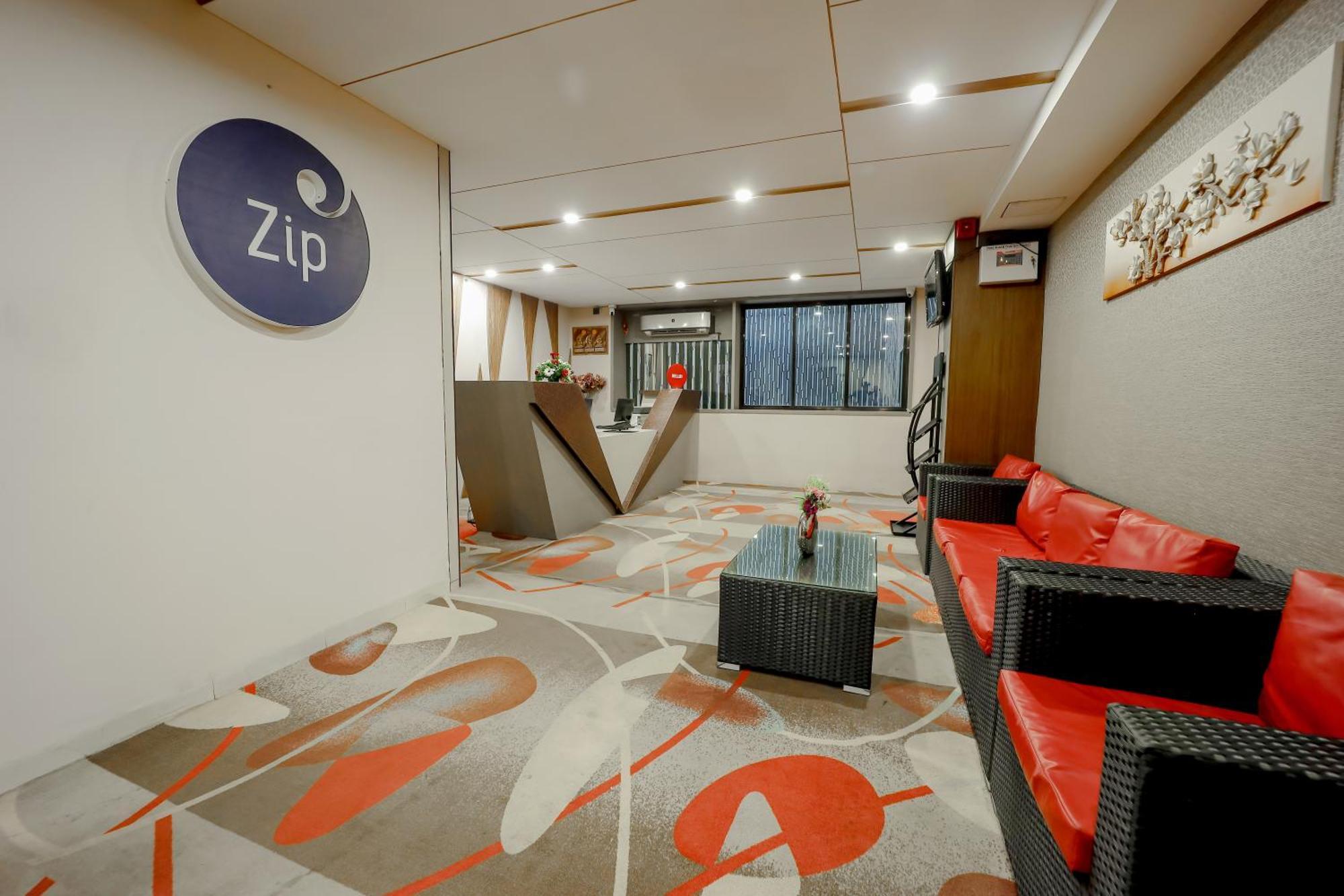 Zip By Spree Hotels Surate Extérieur photo