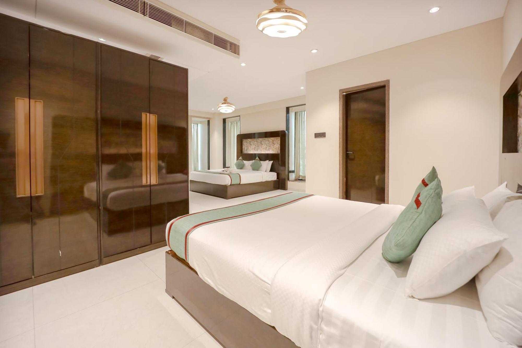 Zip By Spree Hotels Surate Extérieur photo