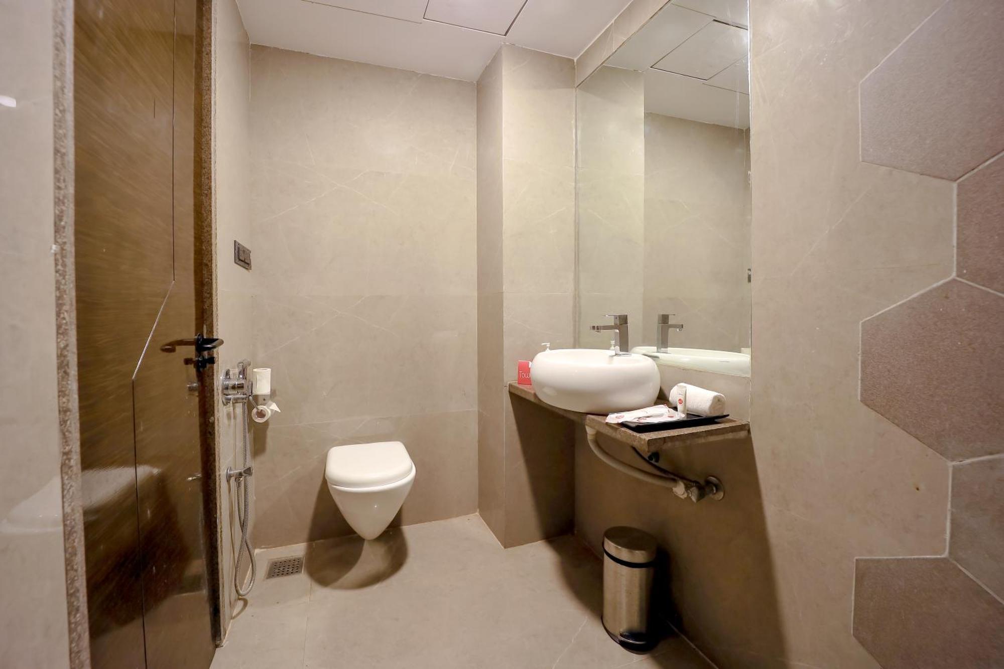 Zip By Spree Hotels Surate Extérieur photo