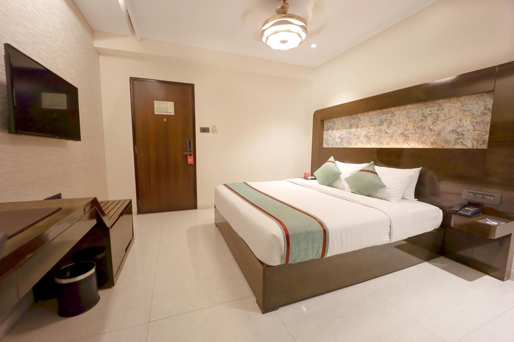 Zip By Spree Hotels Surate Extérieur photo