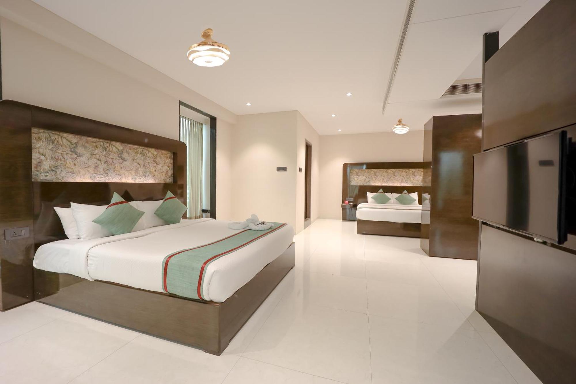 Zip By Spree Hotels Surate Extérieur photo