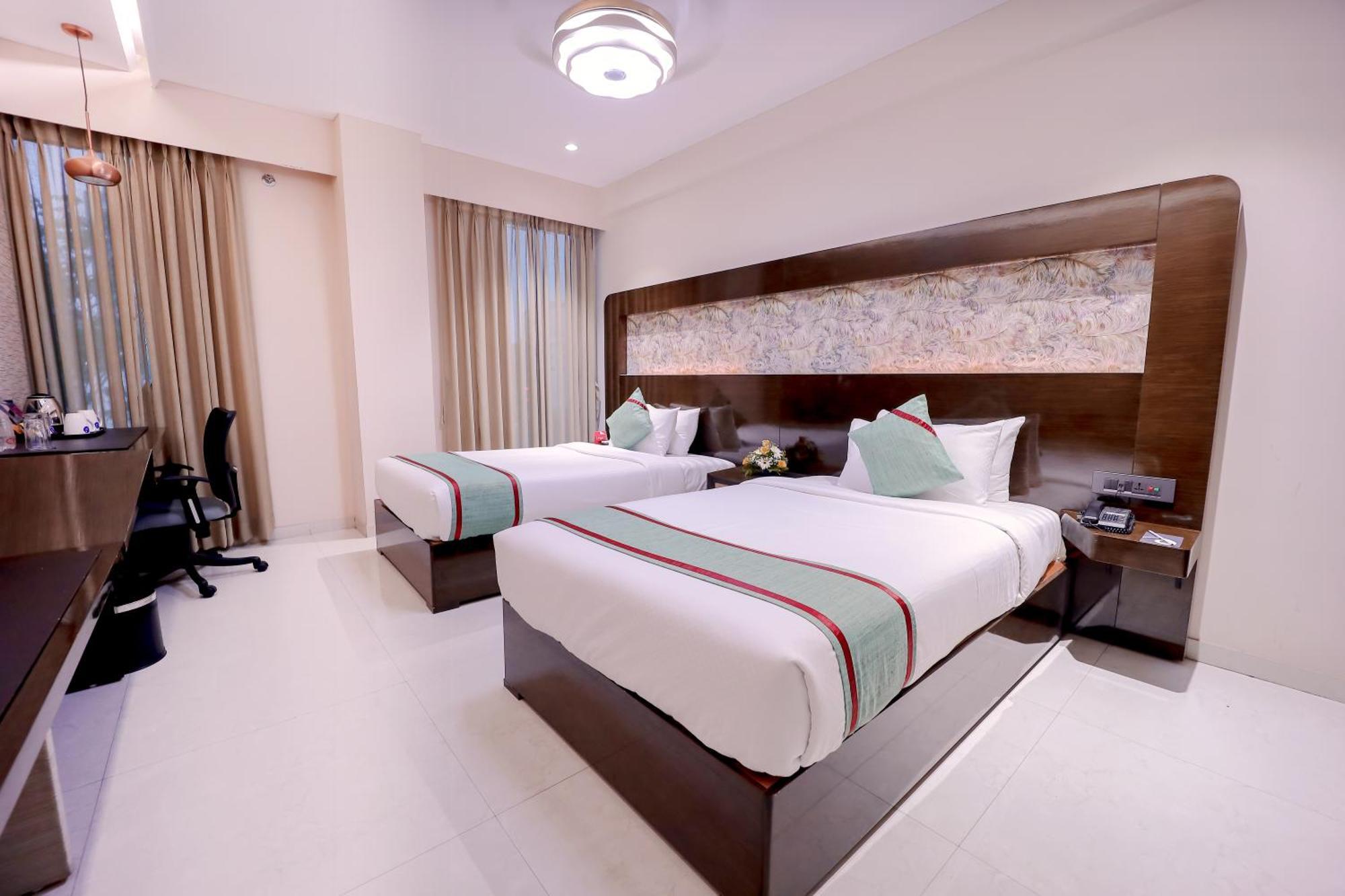 Zip By Spree Hotels Surate Extérieur photo
