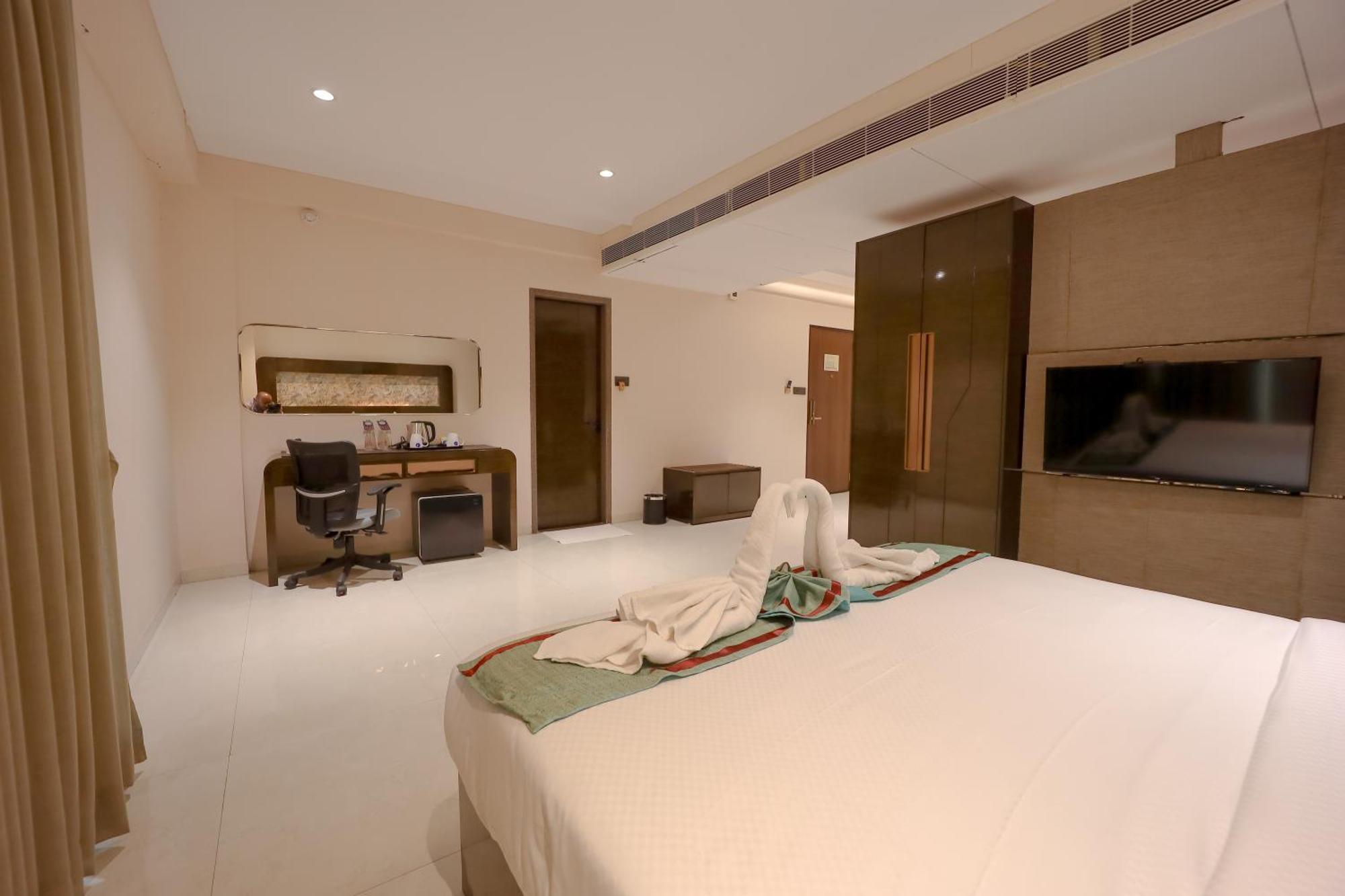 Zip By Spree Hotels Surate Extérieur photo